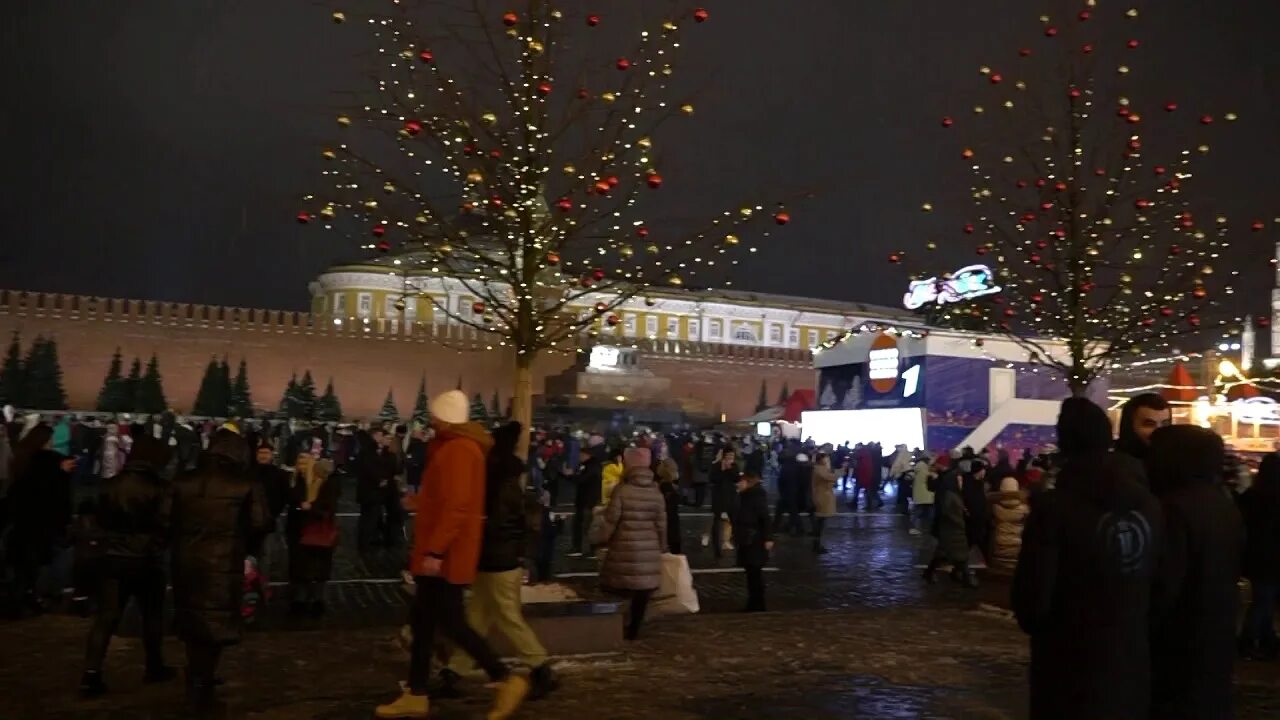 Закроют ли красную площадь на новый год. Москва новогодняя 2025 манежная площадь. елка на лубянской площади 2025. тверская площадь 2025. новогодняя москва 2025 красная площадь.