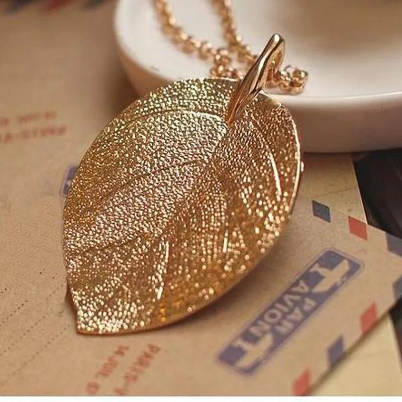 подвеска лист золото. подвеска лист золото. подвеска листик. сережки листики золотые. цепочка с коноплей.