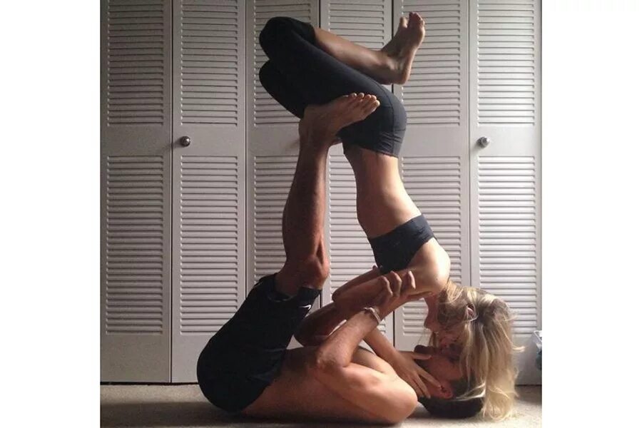 Необычные позы. Коннор лижет тириум. 69 мужчина сверху. 69 становись. Касаться губами любимой кожи и выпивать.