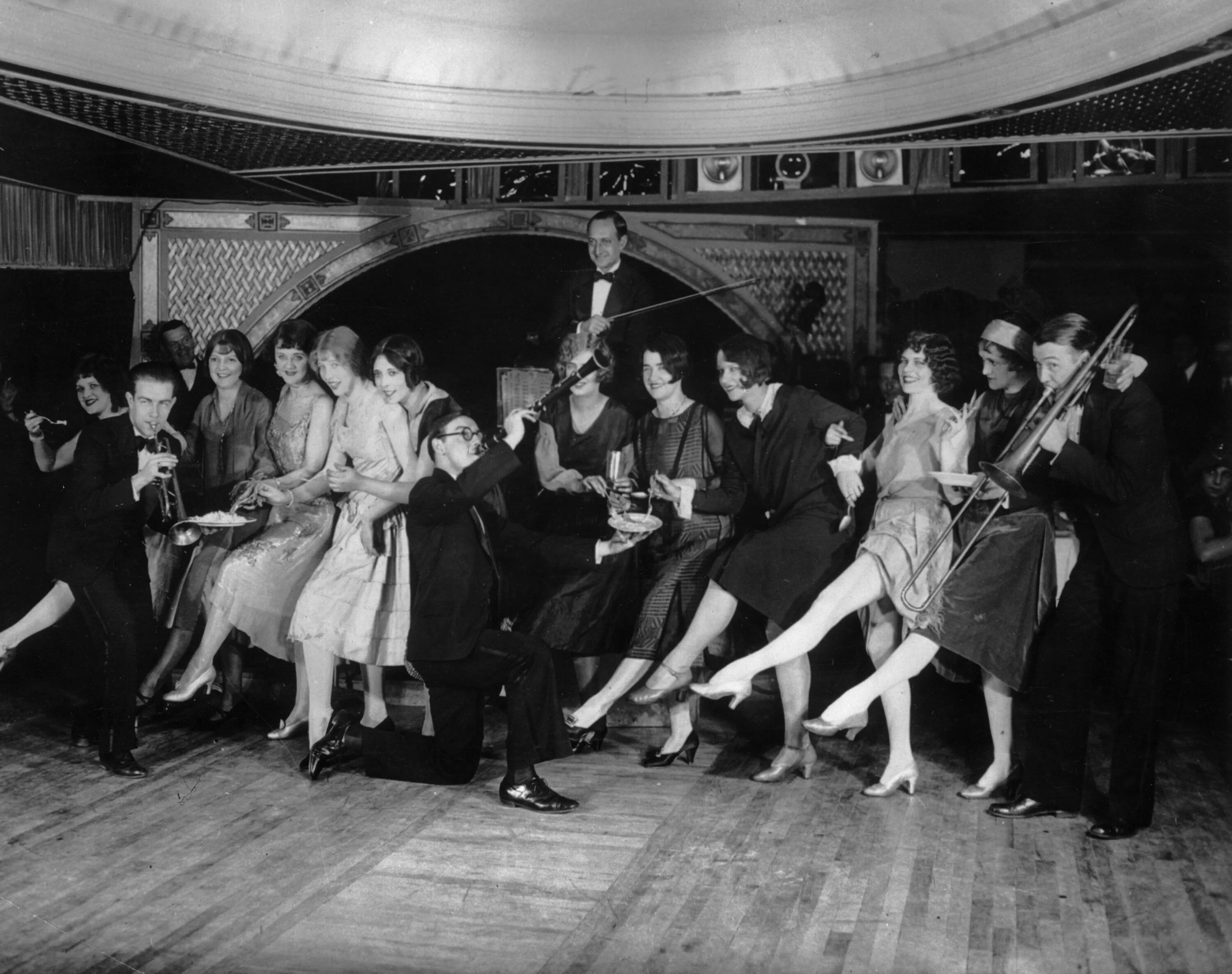 Америка 1920 1930 годов. Джаз 1920е сша. америка в 20-е годы 20 века. чарльстон 20-е. ревущие 20-е в сша джаз.