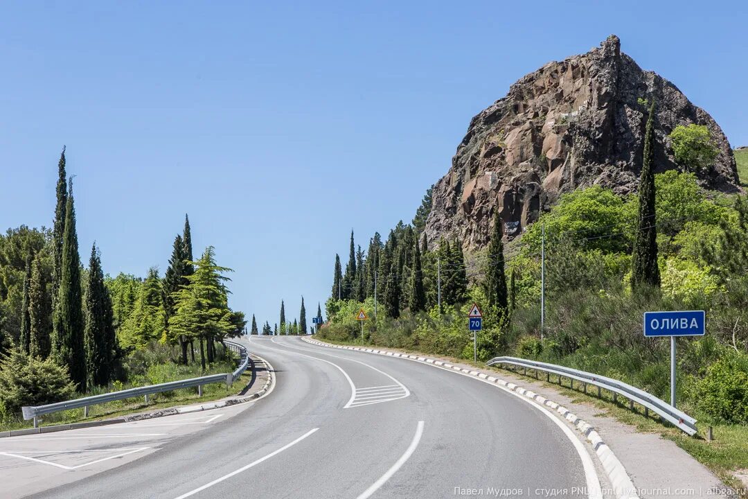 Южнобережное шоссе Крым. Южнобережное шоссе Ялта. Ялта шоссе Юж. Южнобережное шоссе Крым вид на горы.