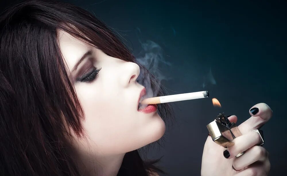 Курим на пополам. Пресли Харт smoking. Пресли Харт smoking cigarettes. Фетиш курение. Постер девушка с сигаретой.