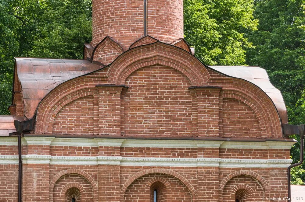 Юркино храм Рождества Христова. Церковь Рождества Христова Юркина свод. Церковь Рождества Христова Балахна 1675. Трехлопастная арка в архитектуре.