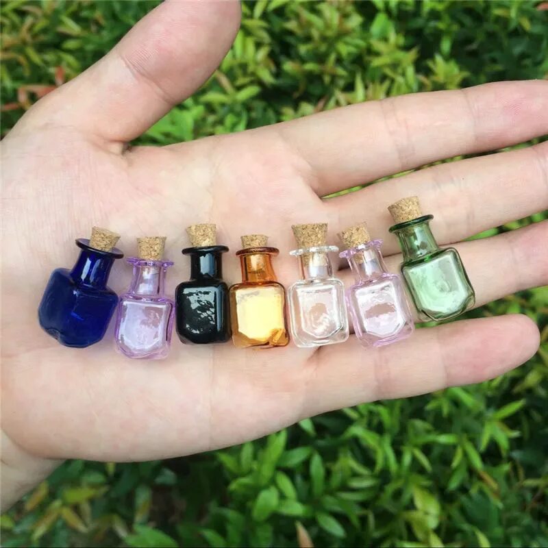 Маленькие бутылочки. Маленькие стеклянные баночки. Маленькие декоративные бутылочки. Стеклянные бутылочки мини.