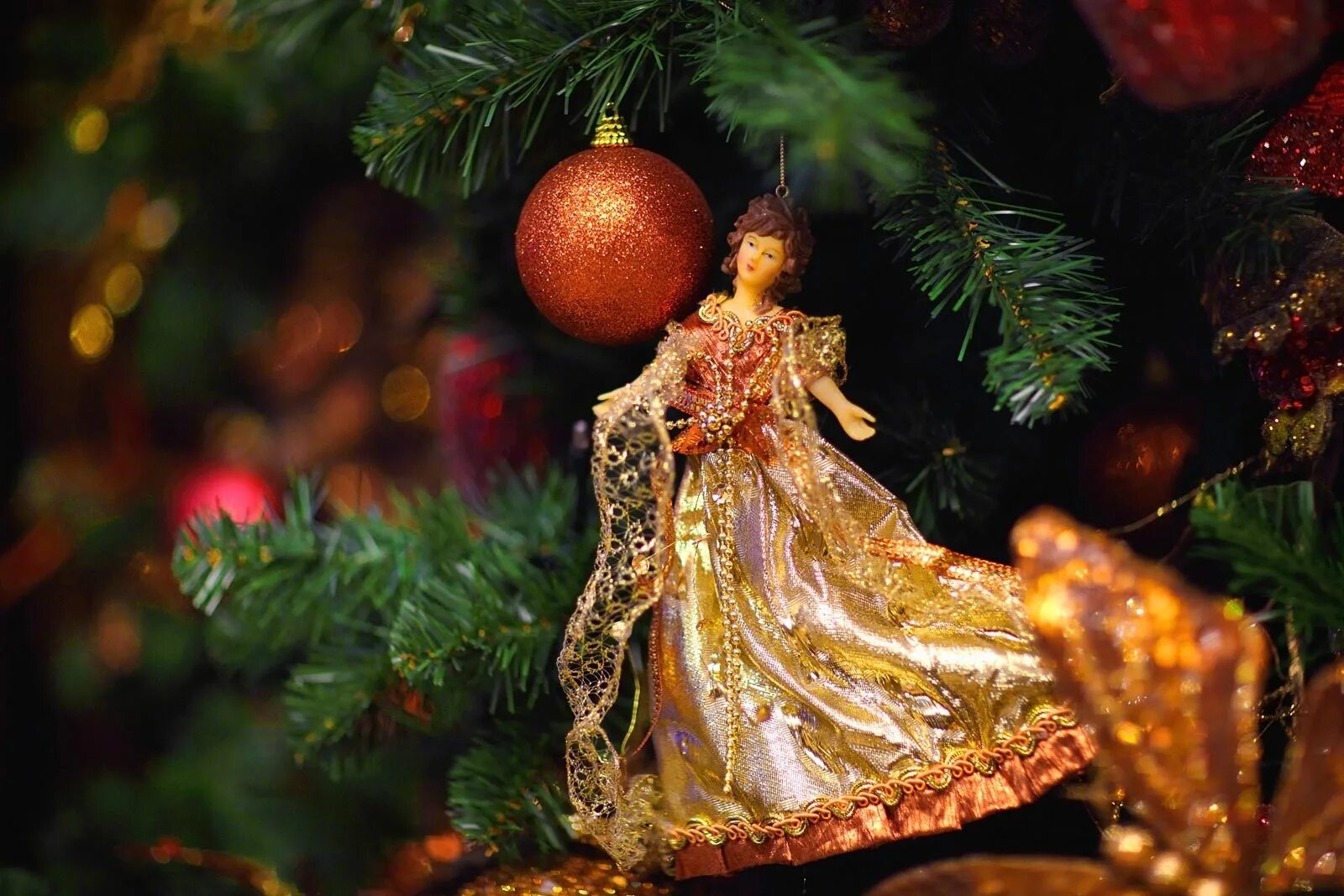 новогодние шары. красивые елочные игрушки. новый год игрушек. стеклянные елочные игрушки фабрики елочка.