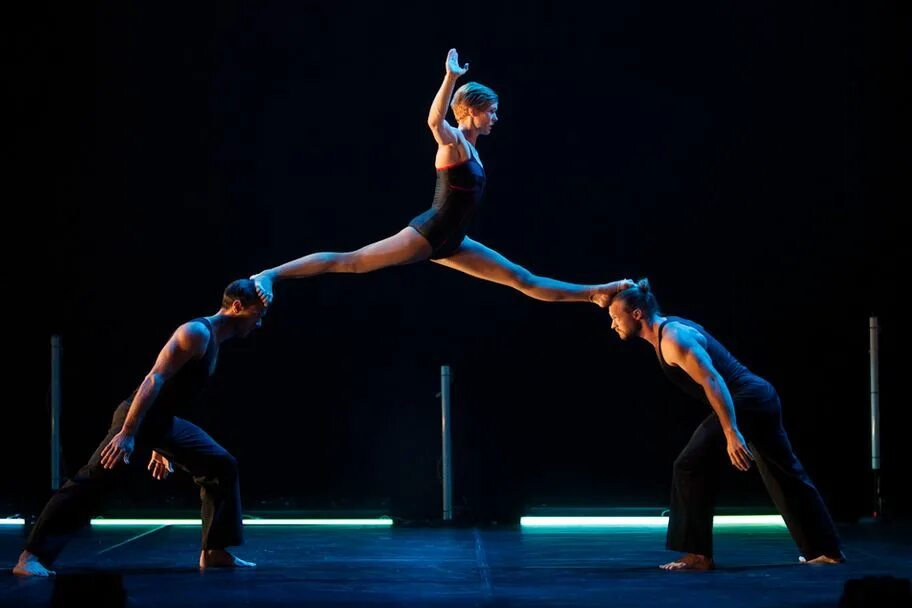 Современная акробатика. Акробатические трюки. Акробатический танец. Сценическое движение акробатика. Акробатика в танце.