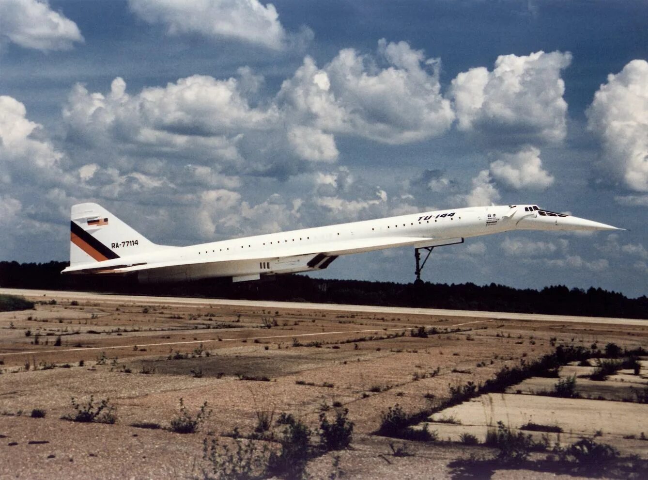 Скорость самолета ту 144. Ту-144 сверхзвуковой самолёт. Советский Конкорд ту-144. Ту-144лл НАСА. Ту-144лл.