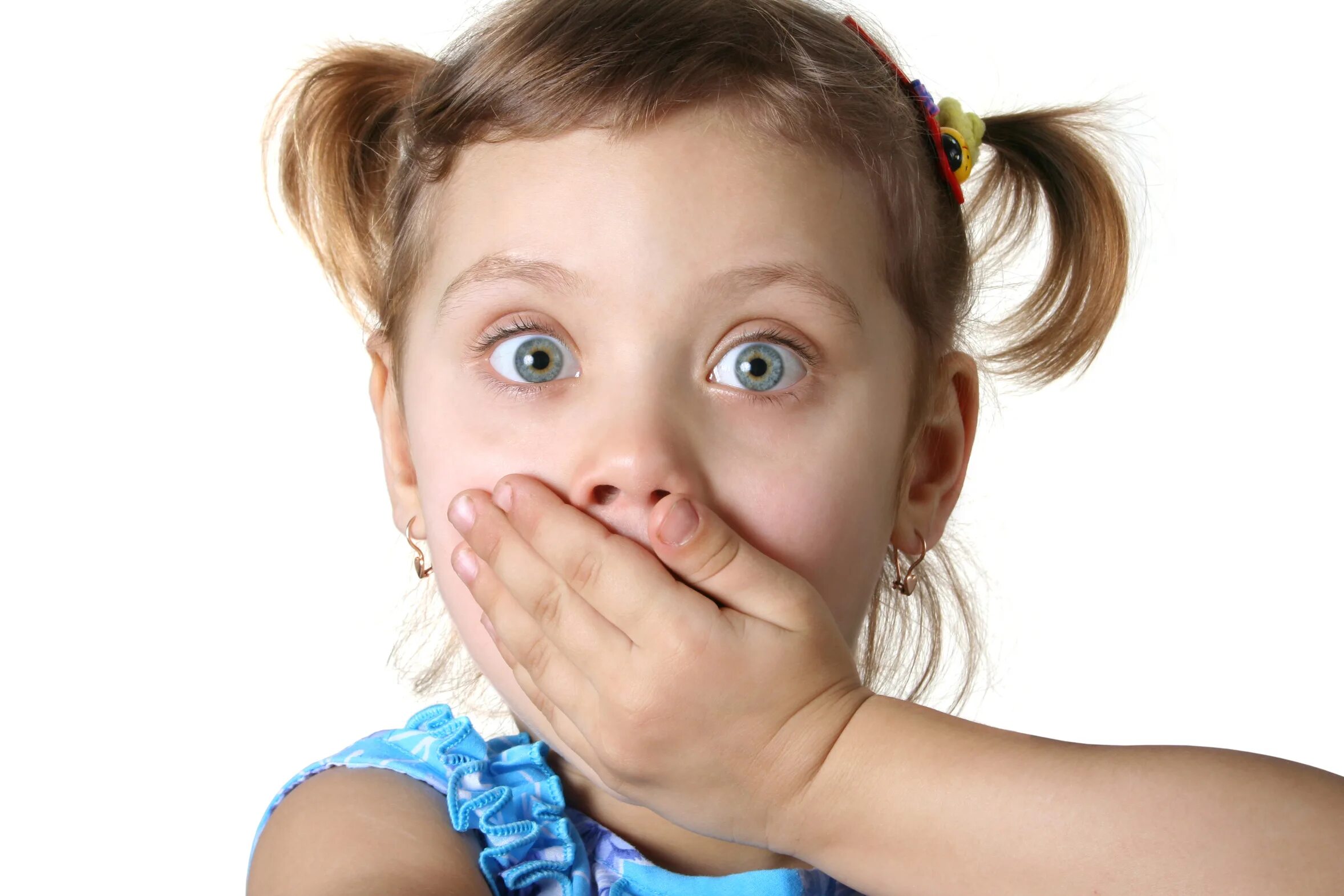 Девочка с испуганными глазами. Плачущий ребенок. Les miserables лейбовиц. Страх эмоция. Напуганный ребенок.