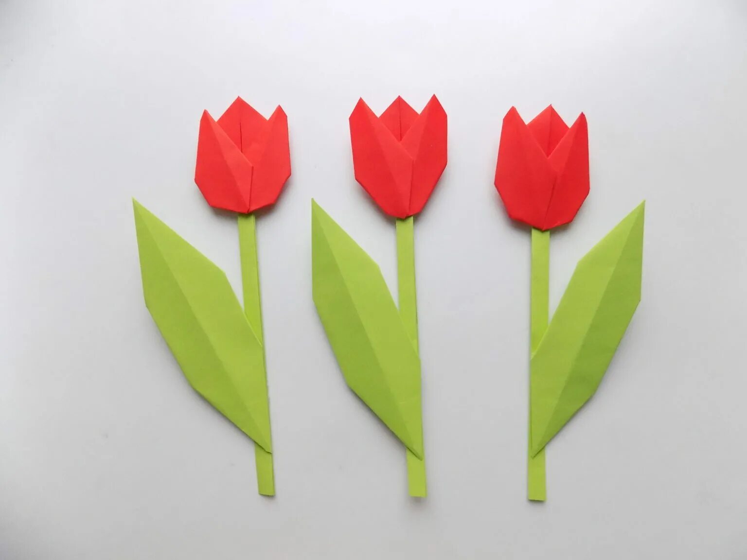 Объемные тюльпаны из бумаги. Оригами тюльпан. Букет тюльпанов оригами. Тюльпаны из бумаги своими руками. Тюльпаны из бумаги легкие для детей