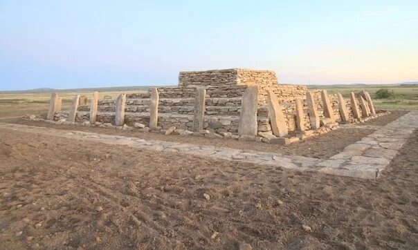 Бегазы дандыбаевская культура. Шетский район Карагандинской области пирамида. Археологический комплекс Бегазы. Пирамида Каражартас.