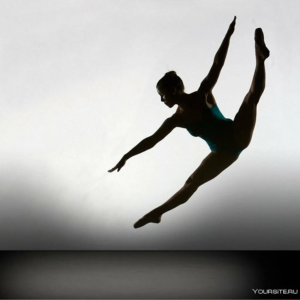 Балерины от Richard calmes. Танцор в прыжке. Красивый прыжок. Легкий прыжок в балетном