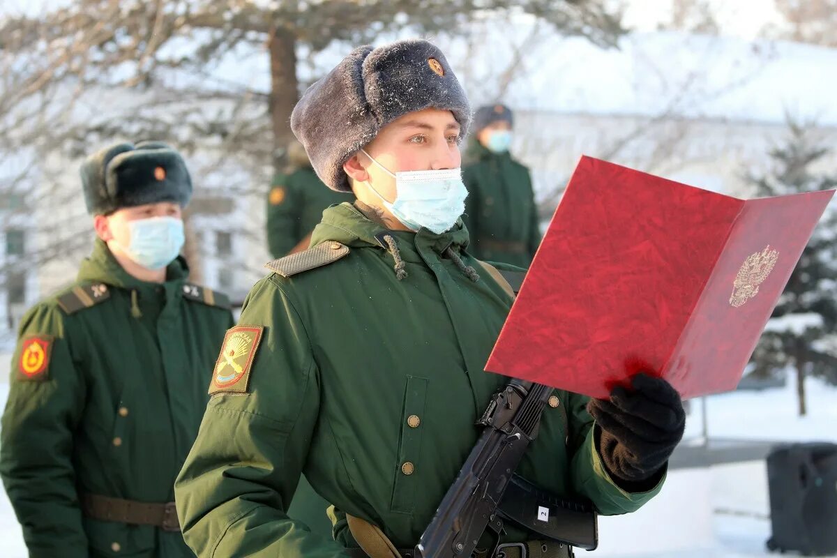 Приняли военно. Военные туристы ВВО МО. ГОРЯЧКО военные. Вернулись военнослужащие в Приморье. Военная присяга новобранцев Новосибирского соединения РВСН.