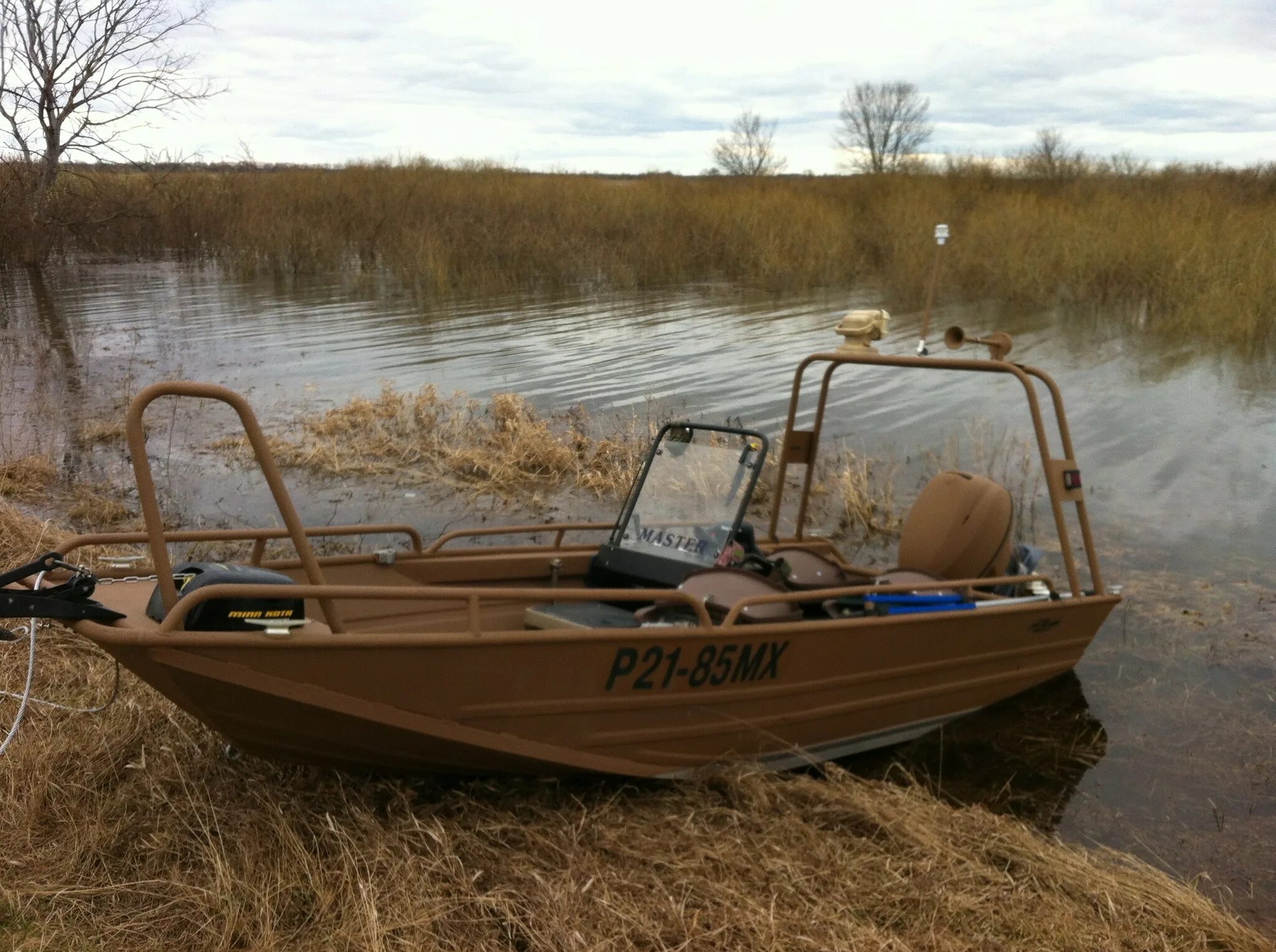 Master 410. Катер мастер 410. Лодка мастер 600. Тент на лодку мастер 410.