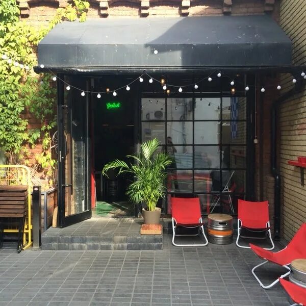 Кафе энтузиаст москва. Столешников переулок кафе энтузиаст. Мотокафе энтузиаст москва. Кафе энтузиаст столешников. Столешников переулок кафе энтузиаст.