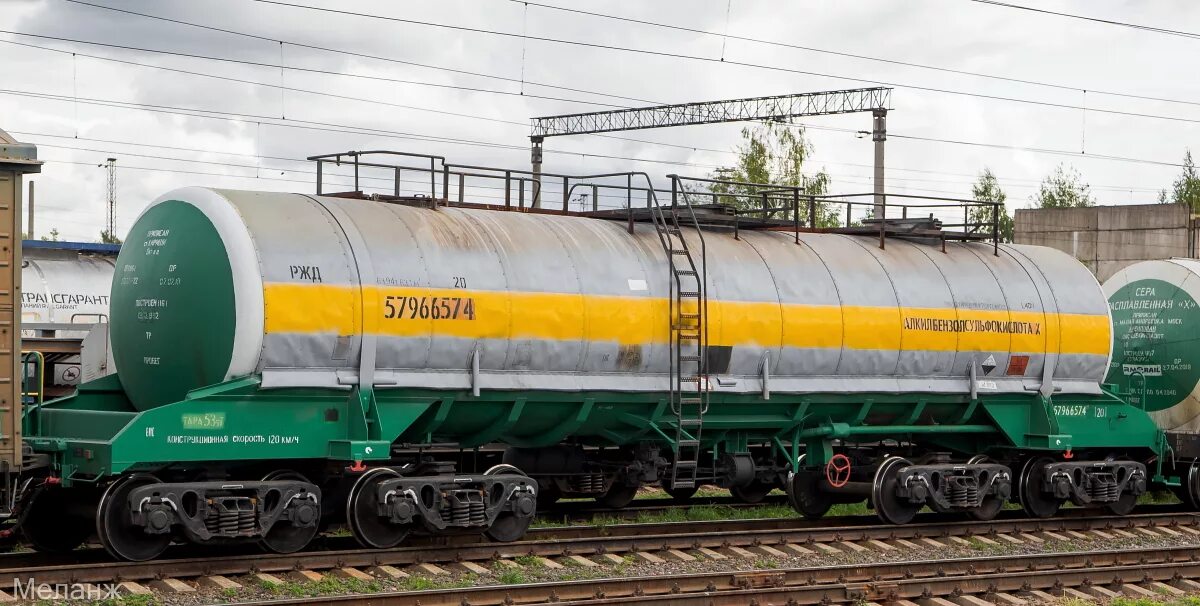 восьмиосный вагон цистерна. 8-осная цистерна для нефтепродуктов модель 15-871. 87. 8 осные цистерны. модель 15-871 8-осная цистерна.