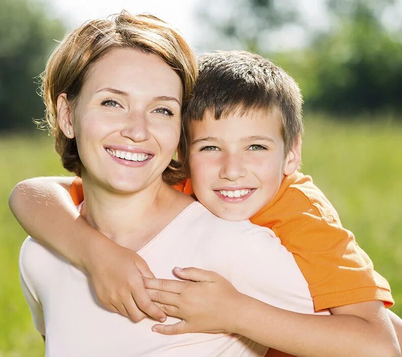 счастливые отношения подростки. фотосессия с сыном подростком идеи. фотосессия брата и сестры идеи. фотосессия мать и взрослый сын. фотосессия с сыном идеи.