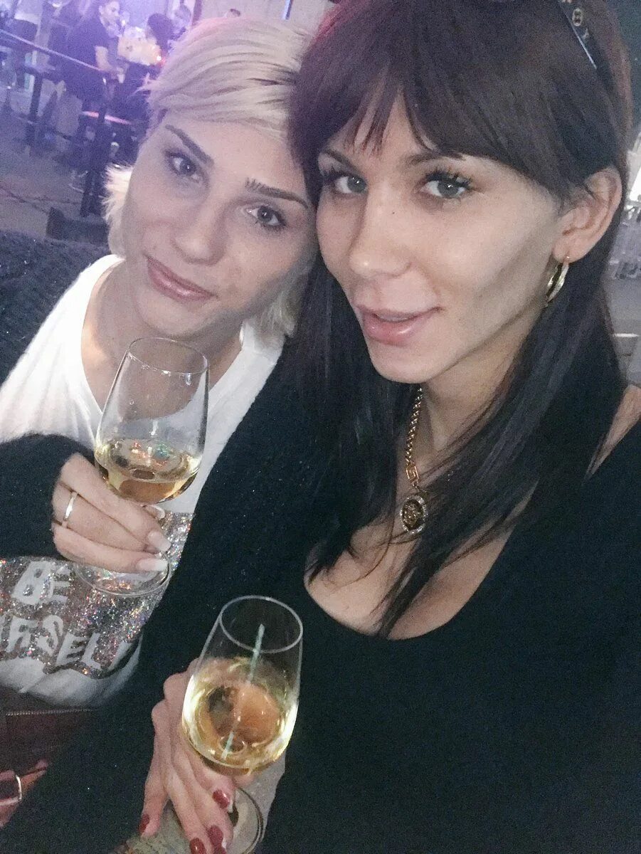 Бейли париж транс фото раньше. Барби жена олега шадского. Baily парис. Genelle seldon грудь. Стрижка каре bob kaskad.