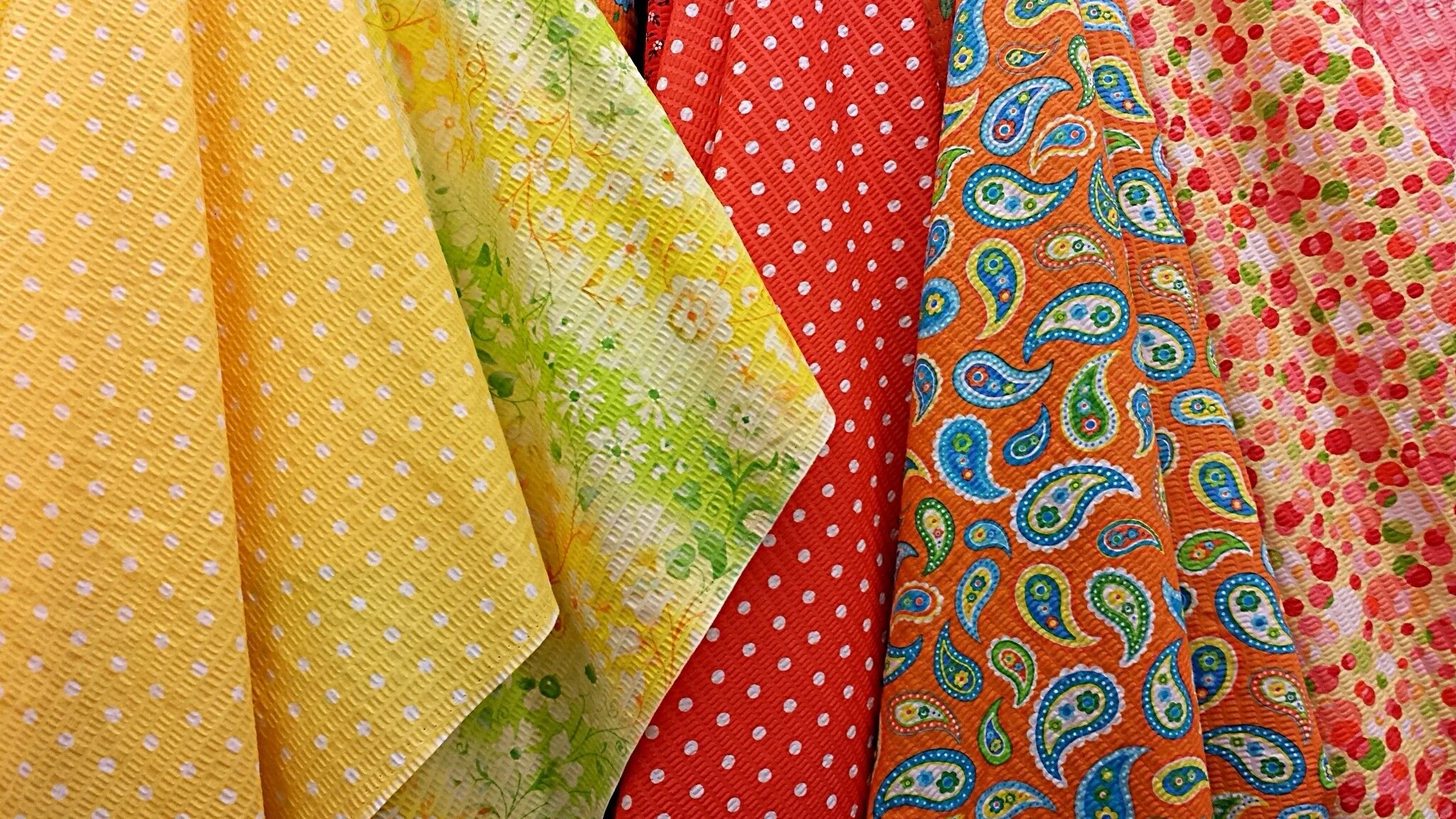 Пестрая ткань. Разноцветная ткань. Красивые ткани. Разные ткани. Текстильная ткань.