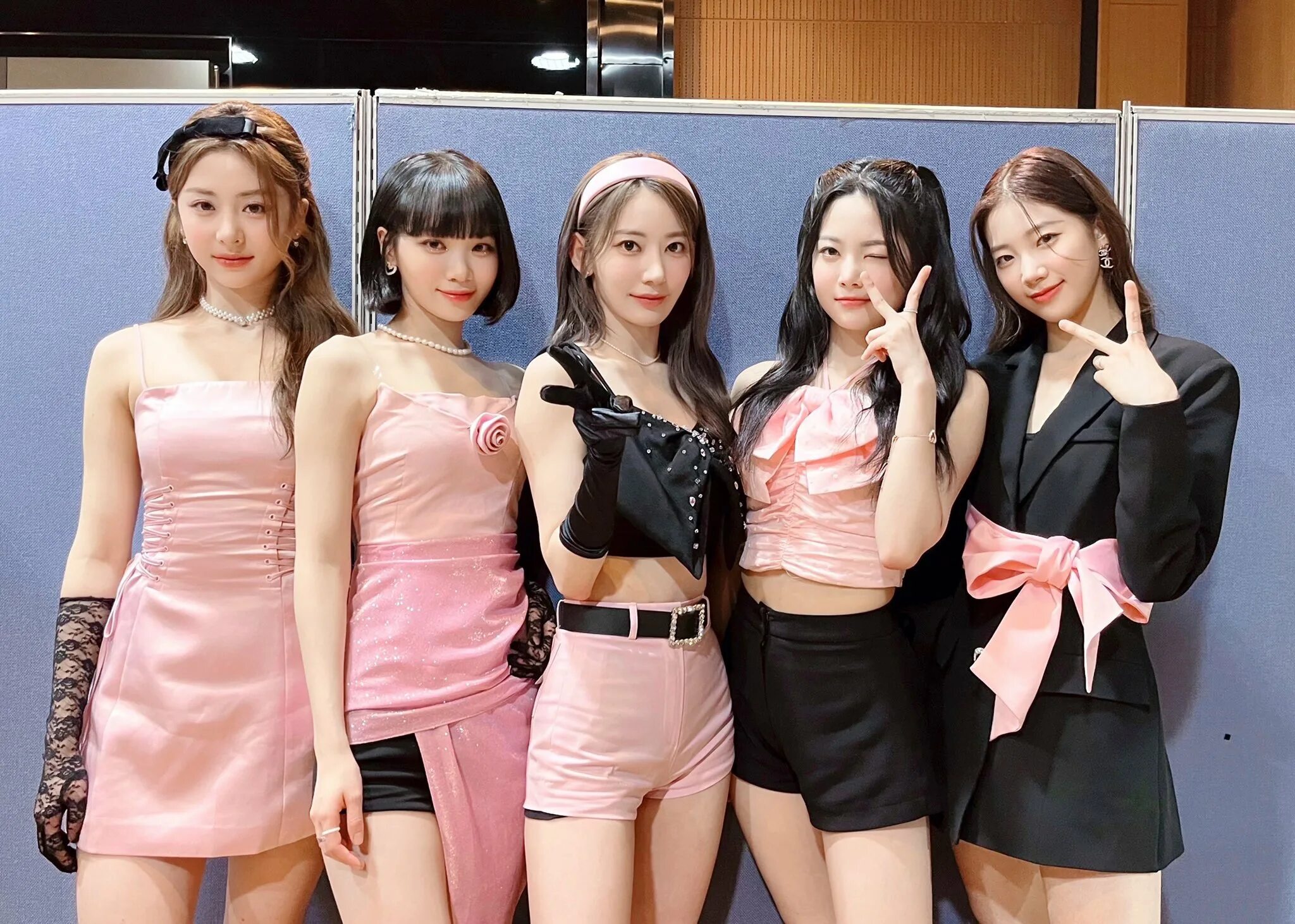 Группа le sserafim. Le sserafime участницы. Le serafim группа кпоп. Le serafim kpop группа участницы. Le serafim группа кпоп.