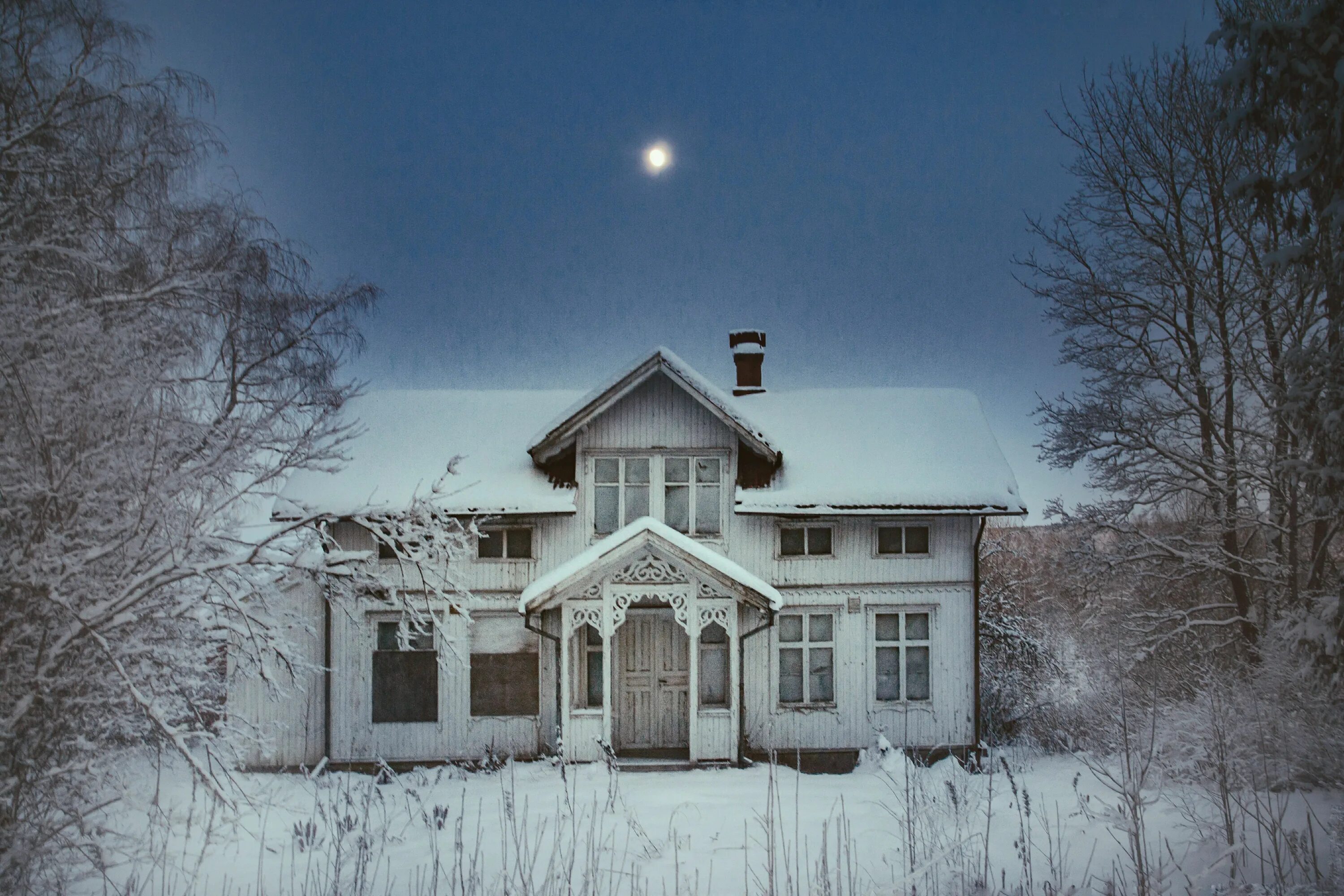 Старый серый дом. Норвегия заброшенная деревня. Заброшенные дома. Зима старый дом. Заброшенный дом зимой.
