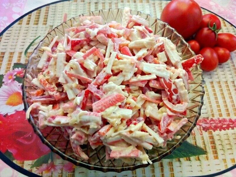 Салат с крабовых палочек ну очень вкусный CoffMachines.ru