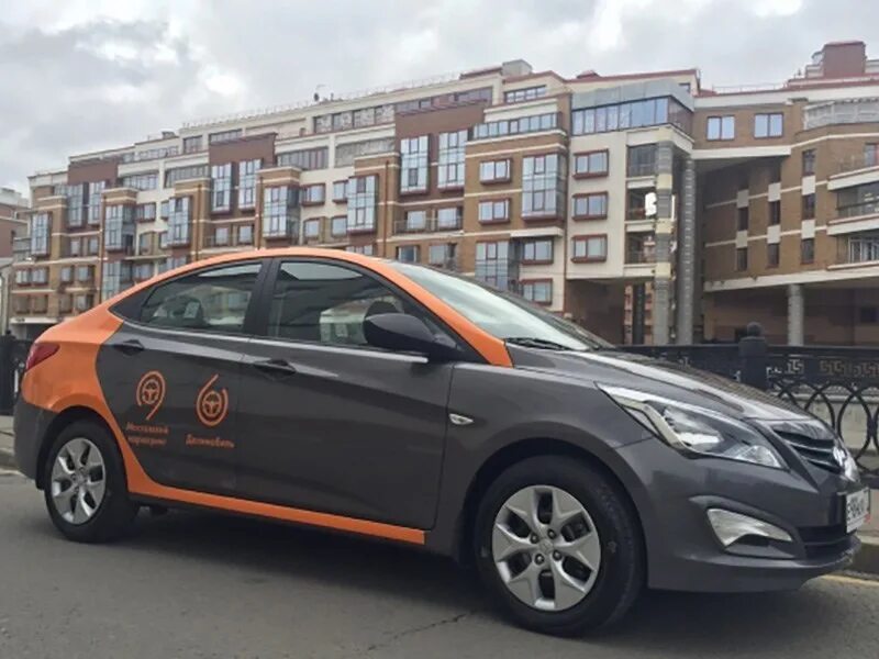 Самый дешевый каршеринг в петербурге. Nissan qashqai делимобиль. форд мондео каршеринг. делимобиль форт транзит. грузовой каршеринг делимобиль форд транзит.