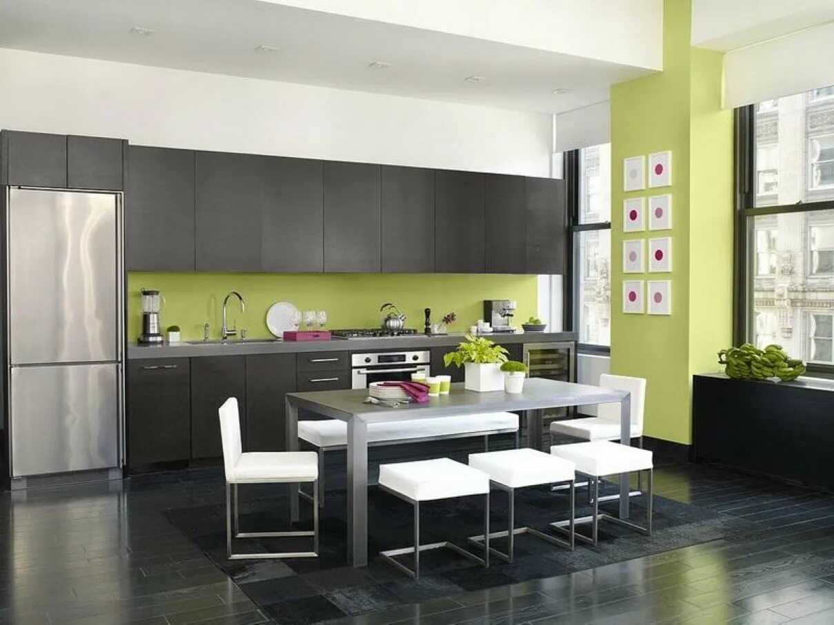 Какие цвета сочетаются на кухне. Кухонный интерьер. Кухни цветовые решения. Сочетание цветов на кухне. Цветовая гамма в интерьере кухни.