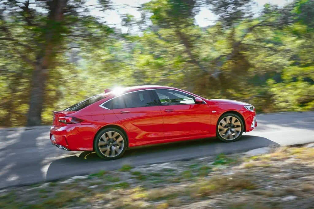 Опель инсигния 2025 года. Opel insignia gsi. спортивная версия opel insignia. insignia gsi. опель 2025.