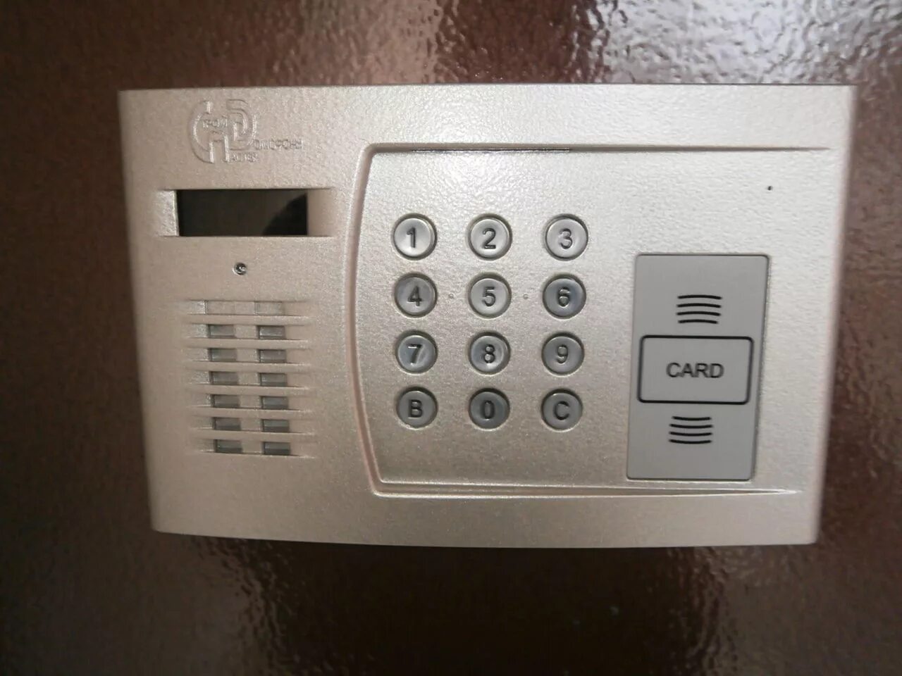 Домофон строймастер домофоны. Видеодомофон подъездный. Вызывная панель cyfral ccd 2094. Домофоны в старых домах. Домофоны rainmann 2000.