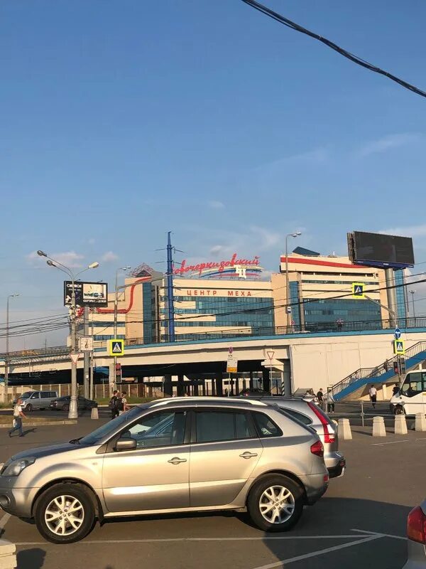 Вернисажная, д. Lining center вернисажная ул 13 москва. Тц новочеркизовский внутри. Li ning магазин в галереи. Лининг ош.
