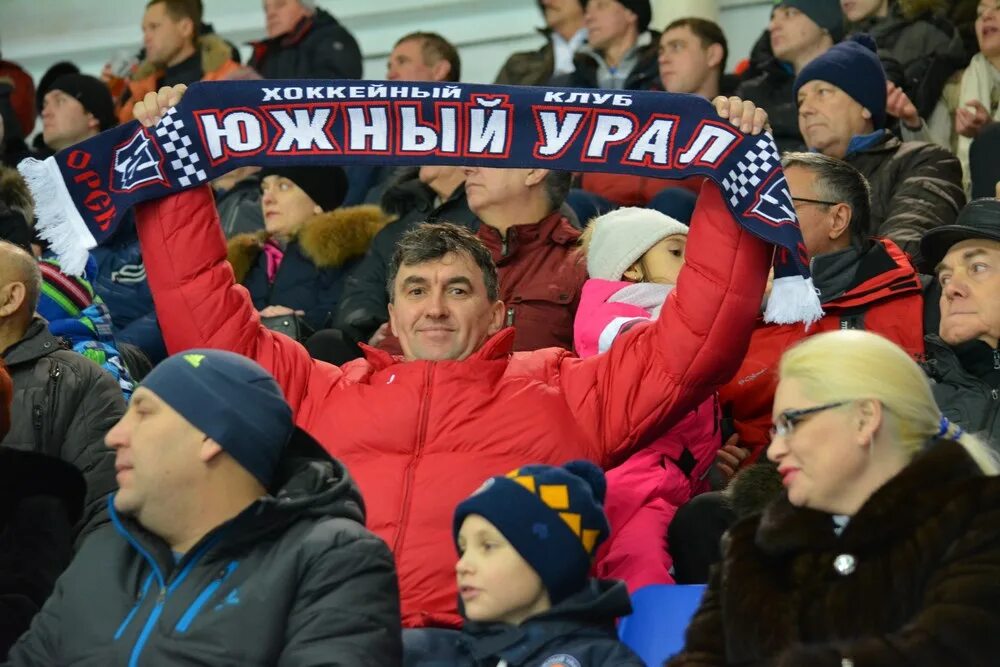 Гостевая болельщиков южный урал. Гостевая болельщиков южный урал. Гостевая болельщиков южный урал. Болельщики хоккея южный урал. Болельщики урал фото.
