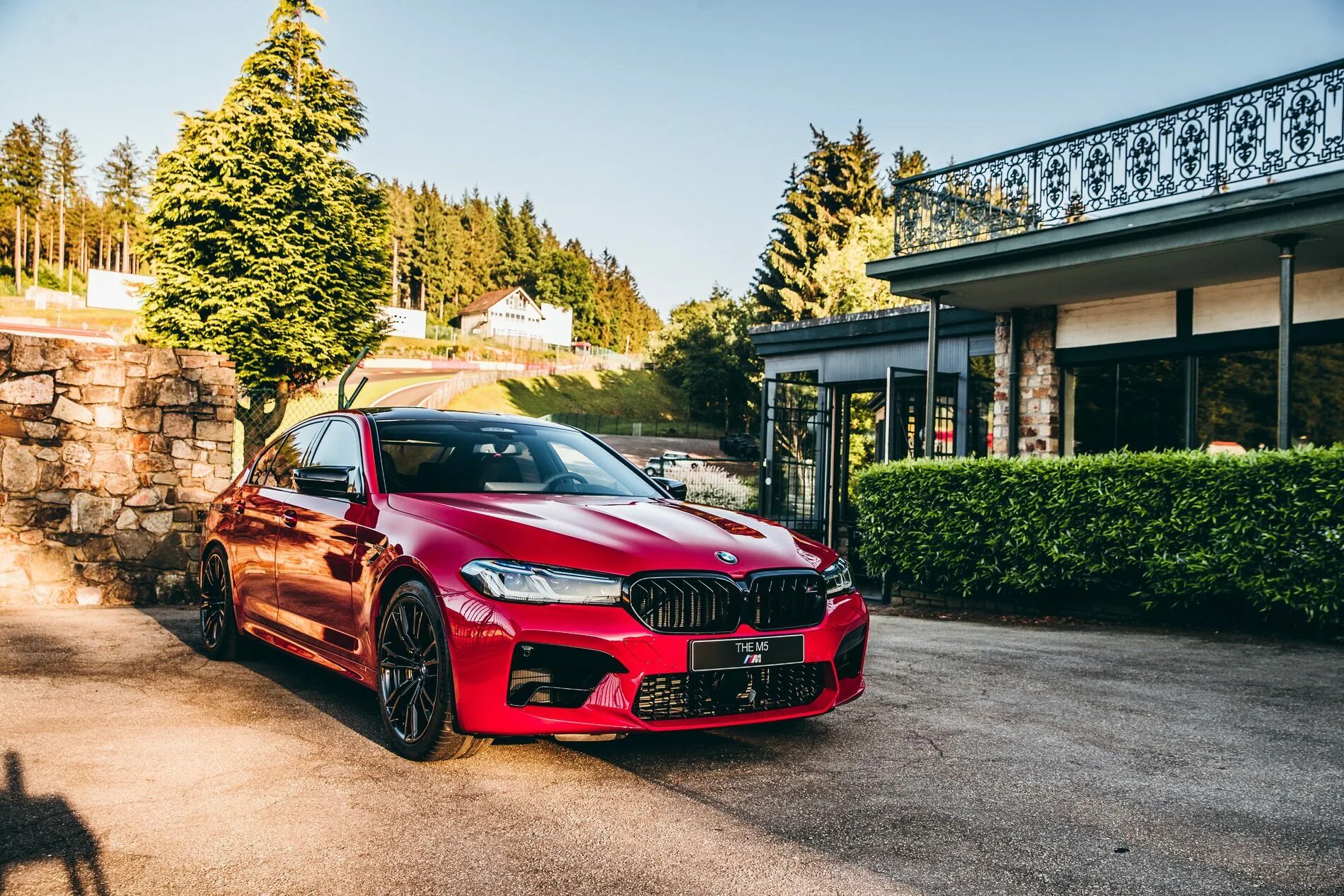 BMW m5 Red. BMW m5 f90 Red. BMW m5 f90 2021. Красная БМВ м5 f90.