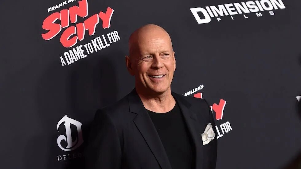 Уолтер брюс уиллис. Брюс уиллис 2022. Брюс уиллис 2019. Брюс уиллис в вентиляции крепкий орешек. Уиллис снимется.