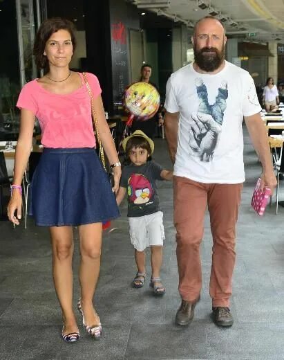 Carmen Marcos adlı kullanıcının Actores turcos panosundaki Pin Ünlüler, Instagra