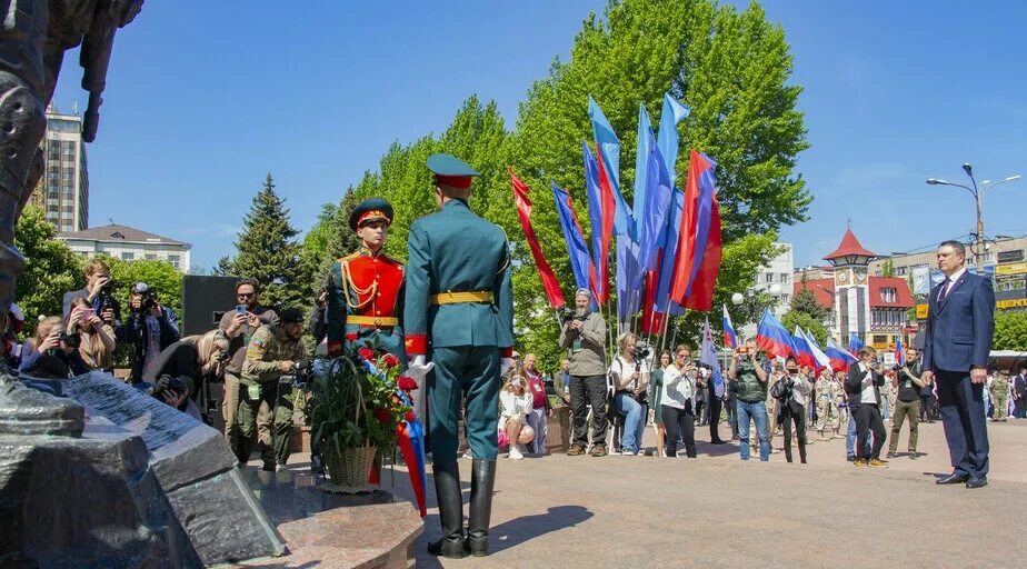 Какой праздник в лнр. 12 мая лнр. 12 мая день луганской народной республики. с днем луганской народной республики. день независимости лнр.