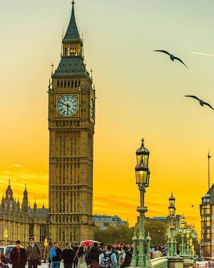 Watching britain. Башня Биг Бен в Лондоне. Часы Биг Бен в Лондоне. Биг-Бен (башня Елизаветы). Часовая башня Вестминстерского дворца Биг Бен.
