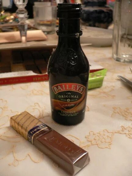 ликер маленький. 05. бейлиз 0. 2. белис ликер двухкомпонентный.