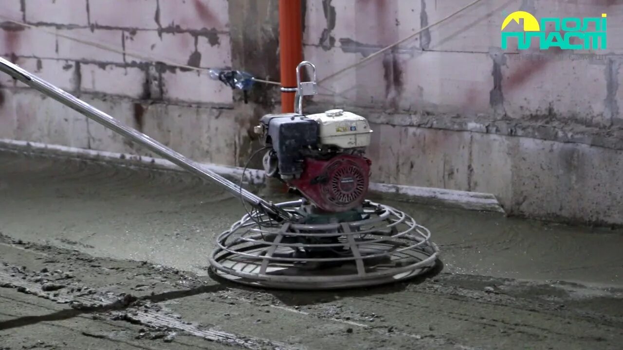 Бетонная затирка. Шлифование бетонных полов DG 150. Затирка бетона вертолетом. Затирка бетона бетоноотделочной машиной. Вертолет для заглаживания бетона.