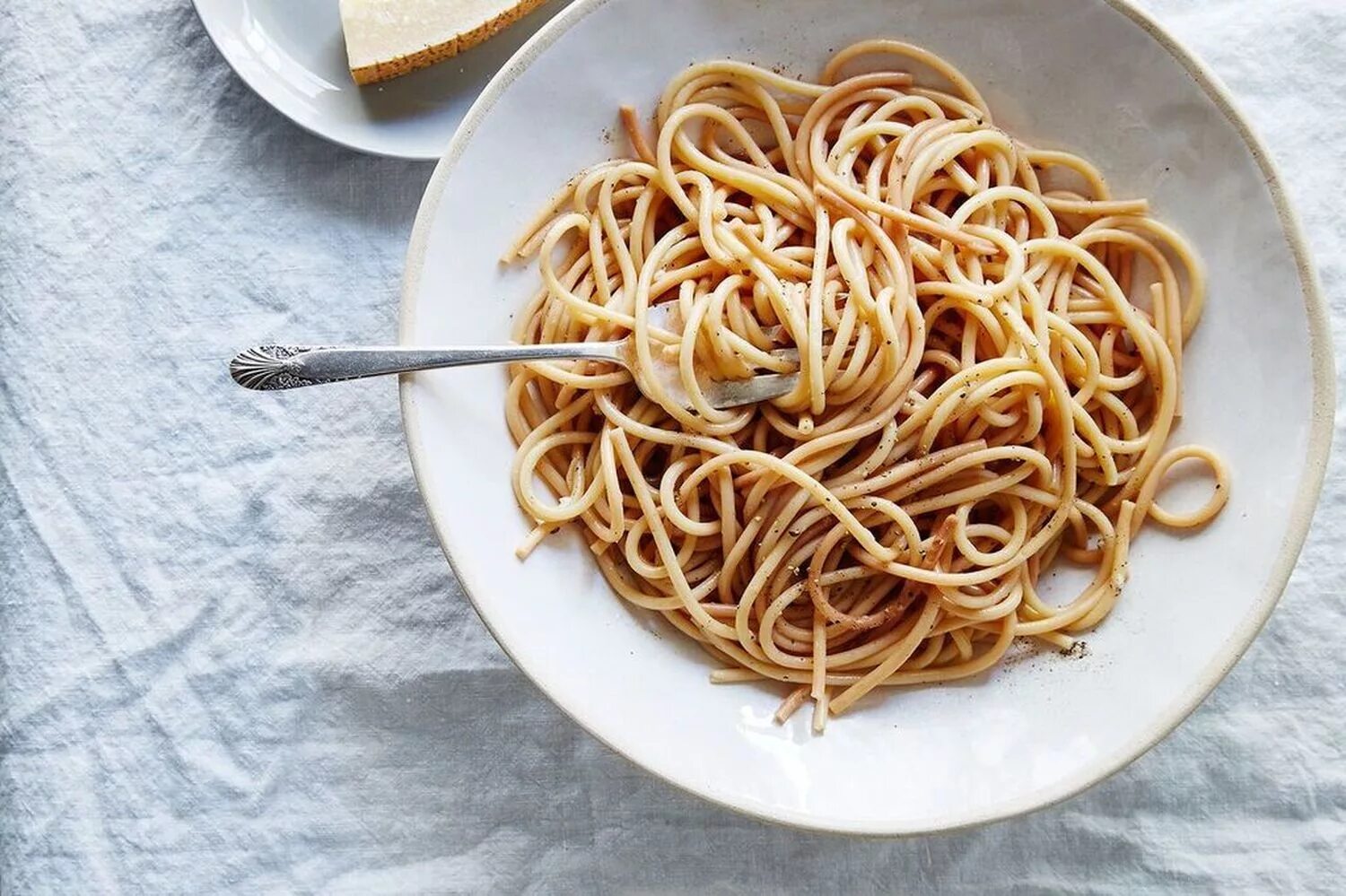 Cook pasta. Макароны. Спагетти. Макароны вареные. Спагетти вареные.