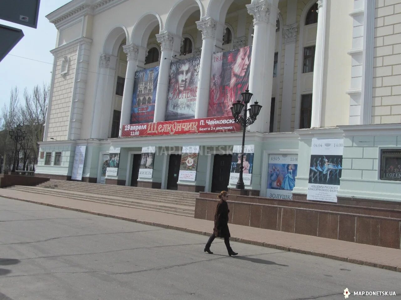 Государственный академический малый театр, москва. Театральный проспект москва. Площадь металлургов запорожье. Саратов 2020. Красноярск весна 2022 театр.