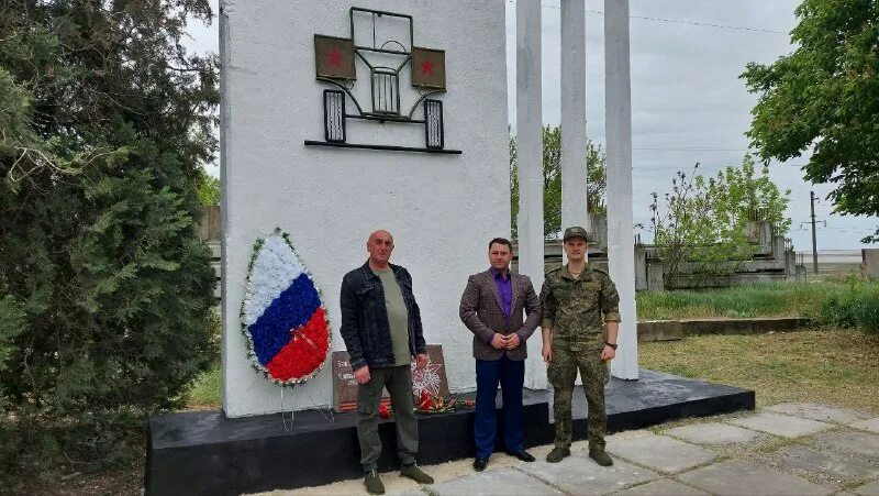 Интернет геническ. Памятники геническа. памятники войны на херсоне. военные памятники херсонская область. памятник военным автомобилистам.