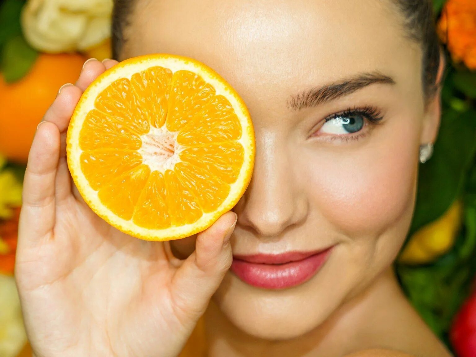 витамины для девушек. витамины для молодости кожи. витамины для кожи. полезные витамины для лица. витамины для кожи.