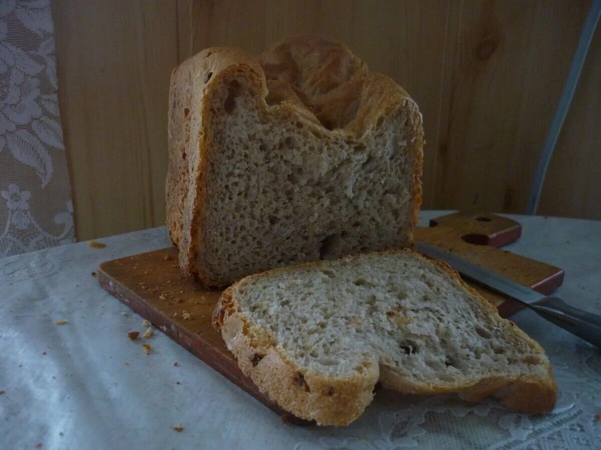 Почему в хлебопечке опадает верхушка. Домашний хлеб. Крошливость хлеба. Хлеб из хлебопечки. Злаковый хлеб в хлебопечке.
