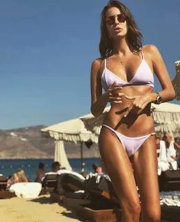 Kaliningrad qizlarining katta pornografik fotosuratlari