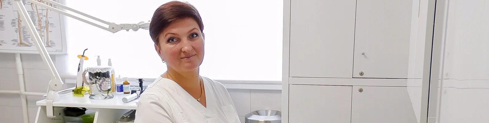 Центр подологии орехово-зуево. Медицинский педикюр мастер. Врач подолог в нижнем. Врач подолог в нижнем. Медицинский педикюр.