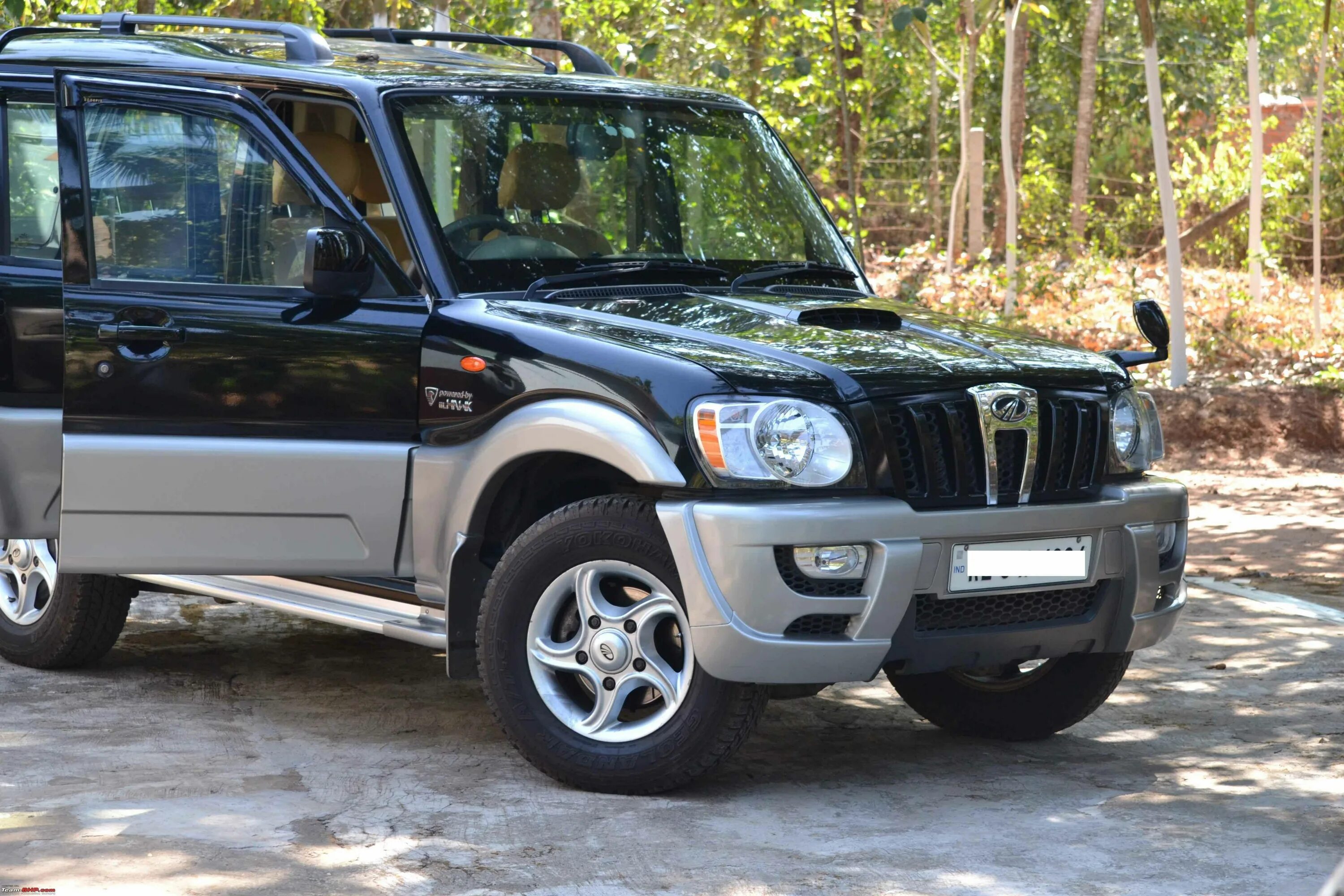 Махиндра Скорпио. Mahindra Scorpio Jeep. Машина Махиндра Скорпио. Внедорожник Mahindra Scorpio 2002.