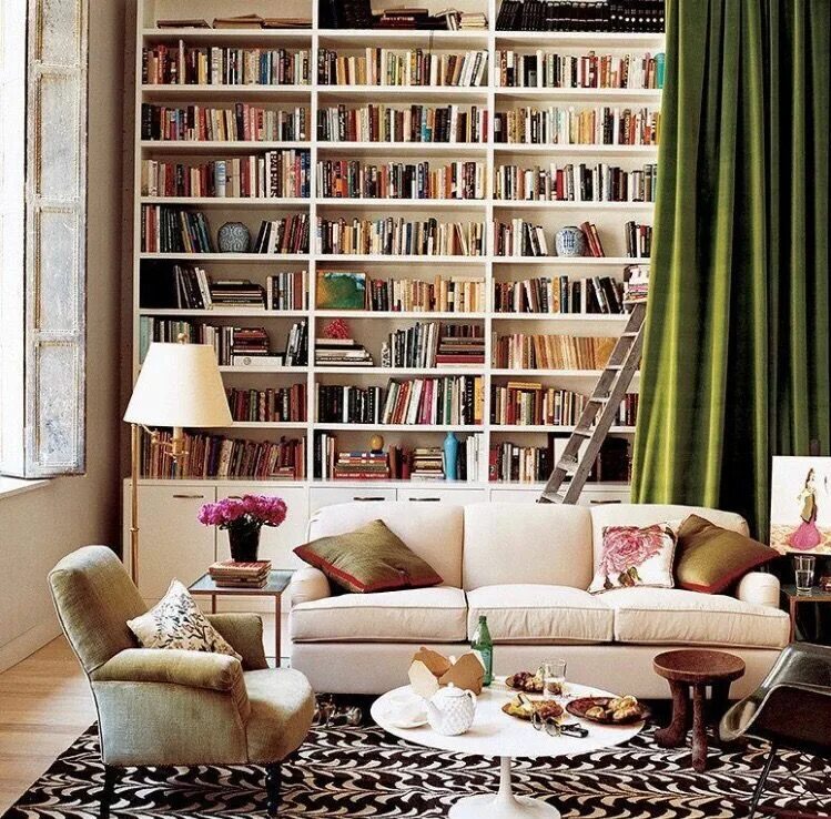 Living library. Книжные стеллажи в интерьере. Книжные шкафы в интерьере. Гостиная с книгами. Хранение книг в интерьере.