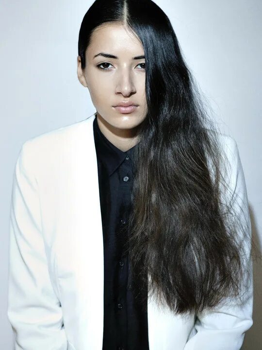 Эммануэль нори. Кора скиннер в платье. Cora model. Cora model. Джоанна скиннер.