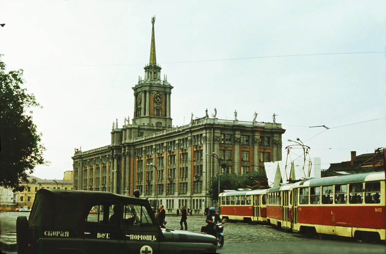 Фото 90 екатеринбург. Свердловск 90-е. екатеринбург улица кирова 90-е. площадь 1905 года екатеринбург 1990. екатеринбург трамвай 90е.