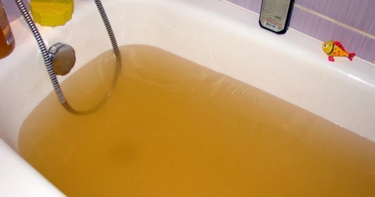 Почему в ванной под. Грязная вода в ванной. грязная вода из крана. желтая вода из крана. желтая вода в ванной.